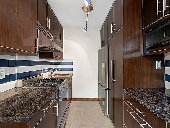 2nd image of 80 La Salle St APT 15E