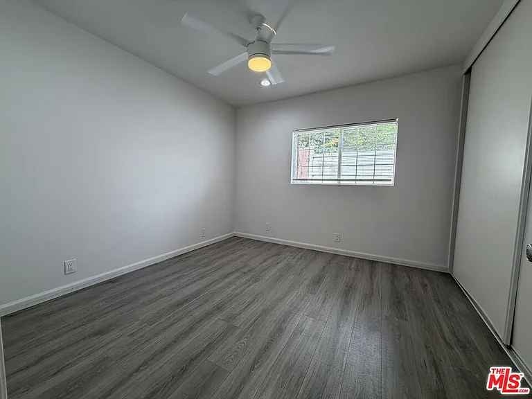 18601 Hiawatha St — Photo 11