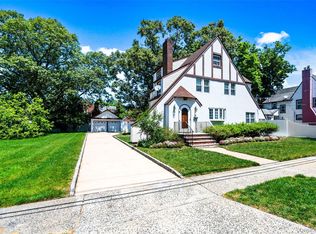 15 Maine Ave, Rockville Centre, NY 11570