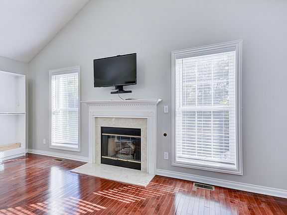 4th image of 5645 Hampshire Ln