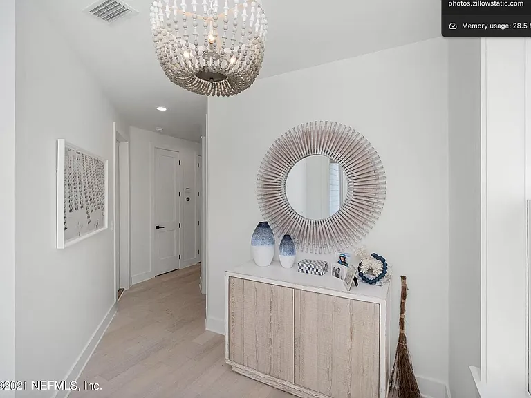 203 Lora St — Photo 5