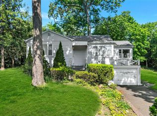 30 Noahs Path, Rocky Point, NY 11778
