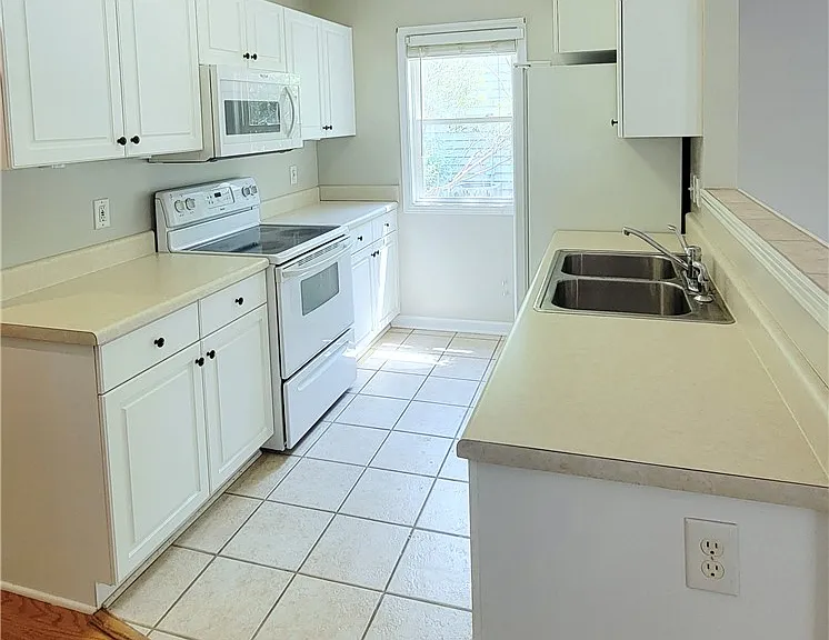 123 Perkins Pl — Photo 3