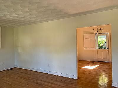 3rd image of 131 Fayton Ave