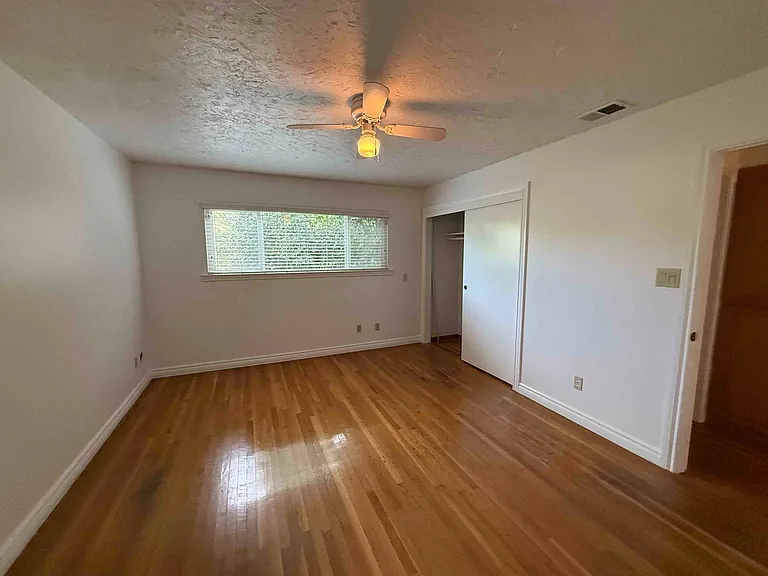 153 Waterglen Cir — Photo 24