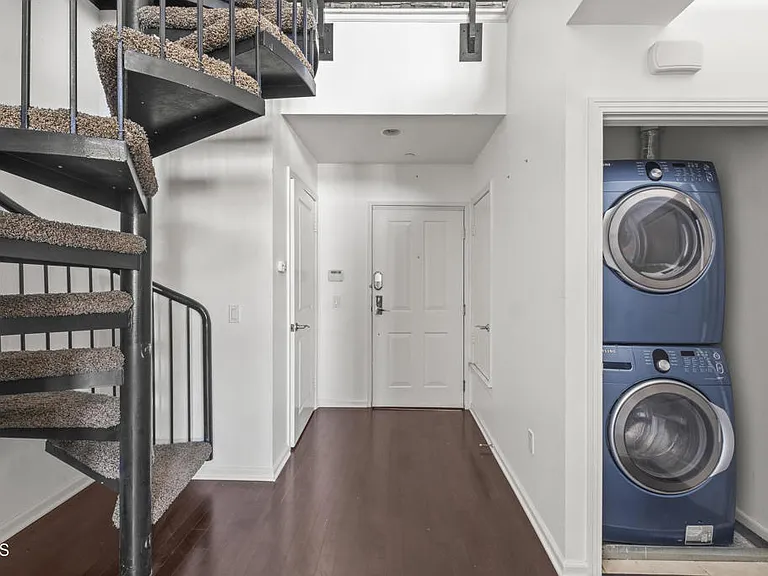 1901 Victoria Ave #201 — Photo 17