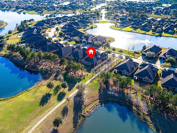 3rd image of 119 Lake View Loop