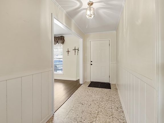 5th image of 203 Hickory St
