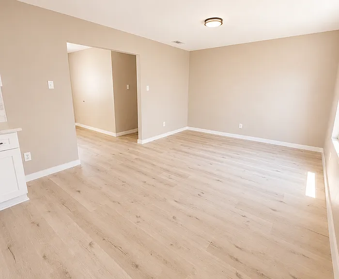 504 E Mason St — Photo 3