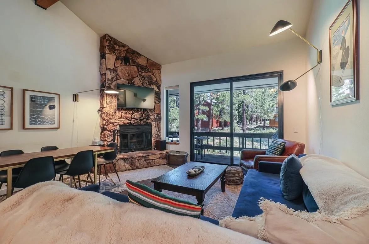 12807 Northwoods Blvd — Photo 4