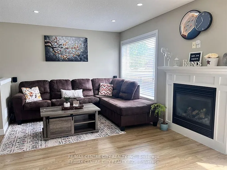 1138 Sandbar St — Photo 4