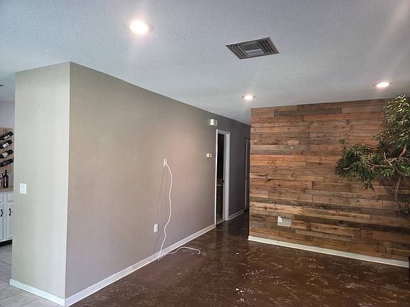 3rd image of 203 Longview Rd
