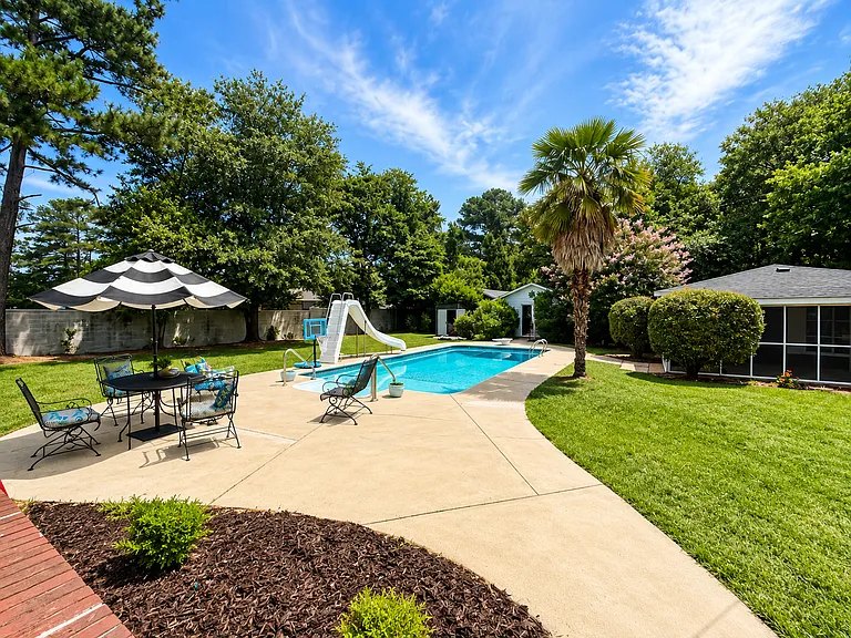 250 Castle Dr — Photo 17