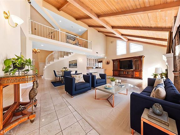 2nd image of 2 Linda Rae Way