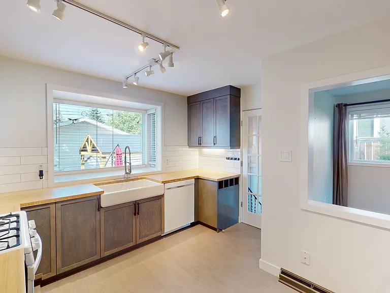 4111 Charleswood Dr NW — Photo 2