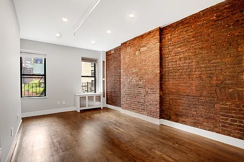 592 9th Ave #3B Photo 1