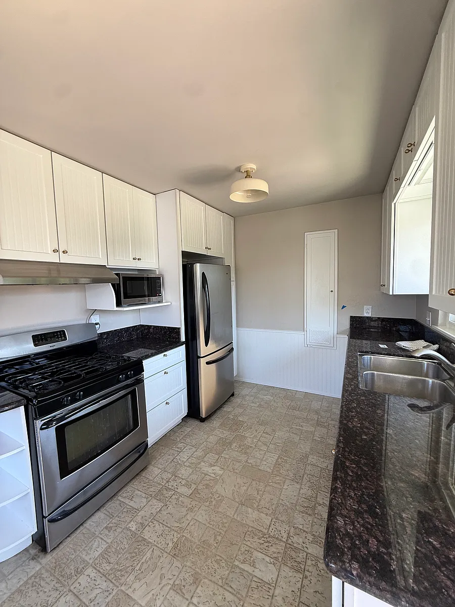 Building Photo - 211 Trafalgar Ln