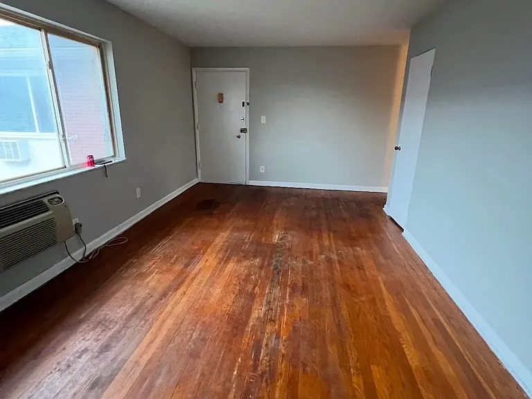 3333 W Broad St — Photo 5