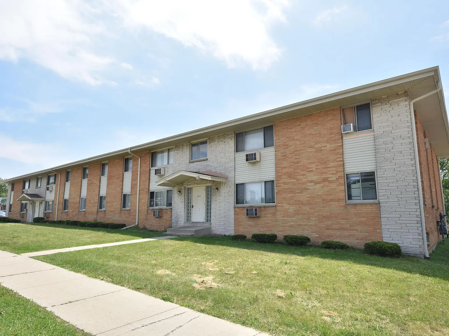 2 bed, 950 sqft, $995 — Photo 1