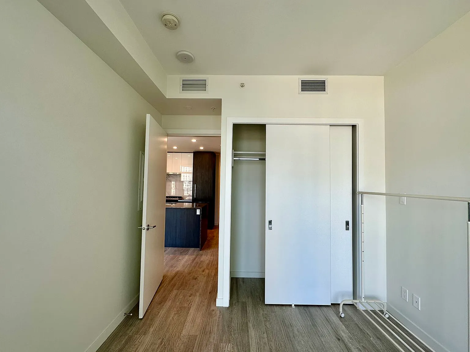1 bed, 570 sqft, $2,550 — Photo 2