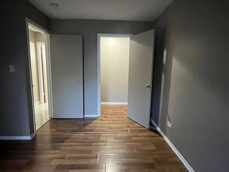 2342 W Nichols Rd — Photo 2