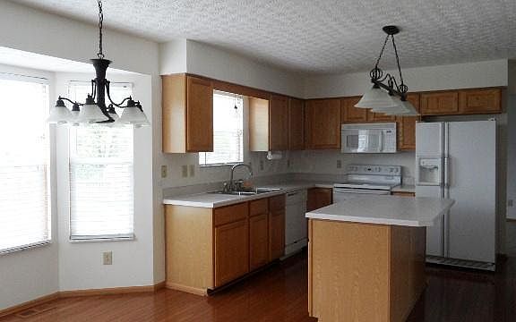 3rd image of 6976 Pine Hollow Dr