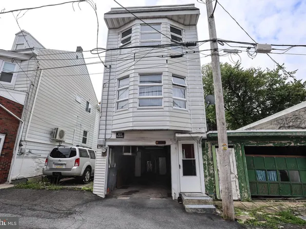 320 W New York St, Shenandoah, PA 17976