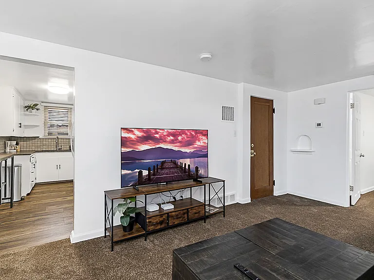 710 W 1st Ave #1 — Photo 2