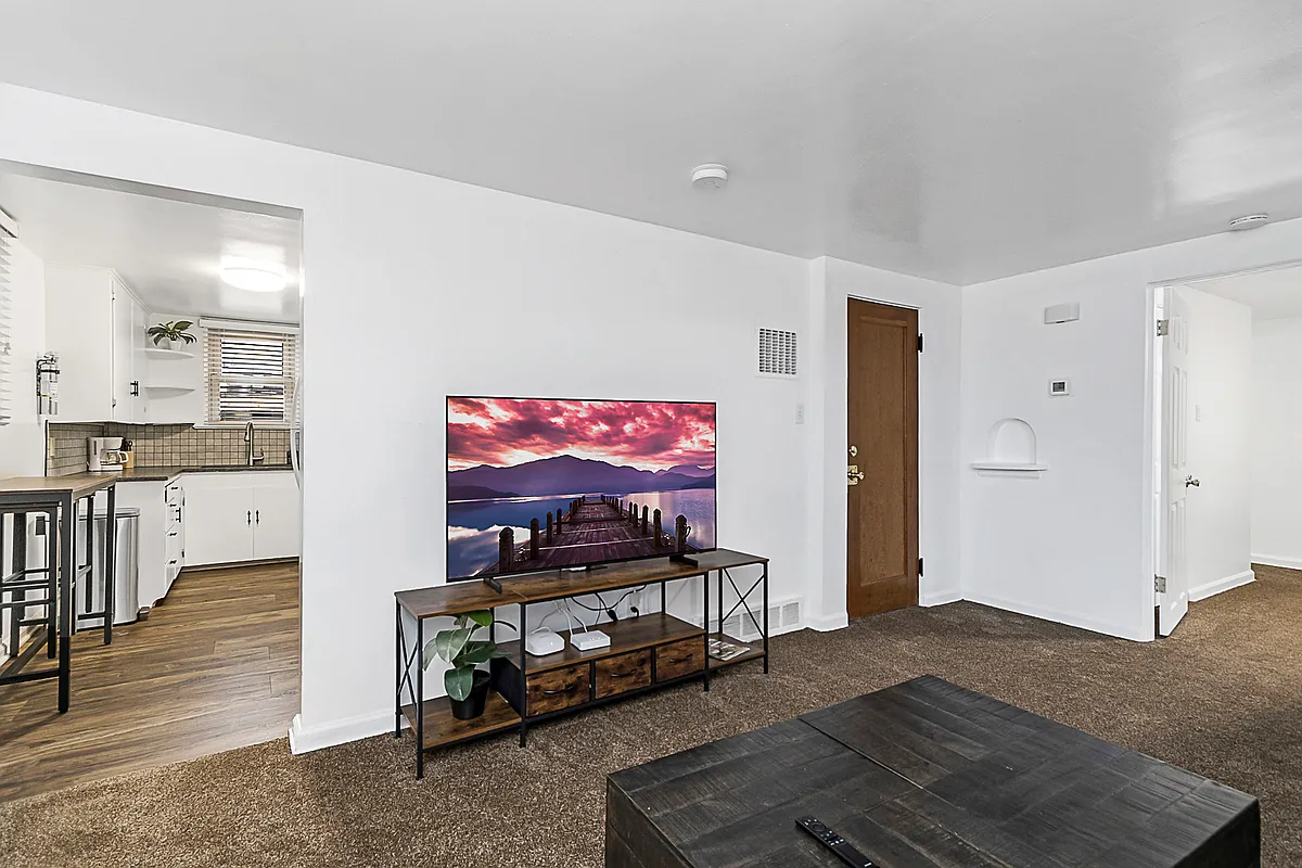 Building Photo - 710 W 1st Ave #1