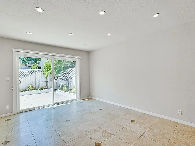 6651 Bunker Hill Ct — Photo 12