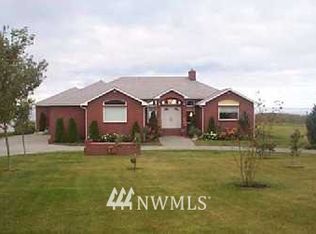 809 N Bergwacht Pl, Coupeville, WA