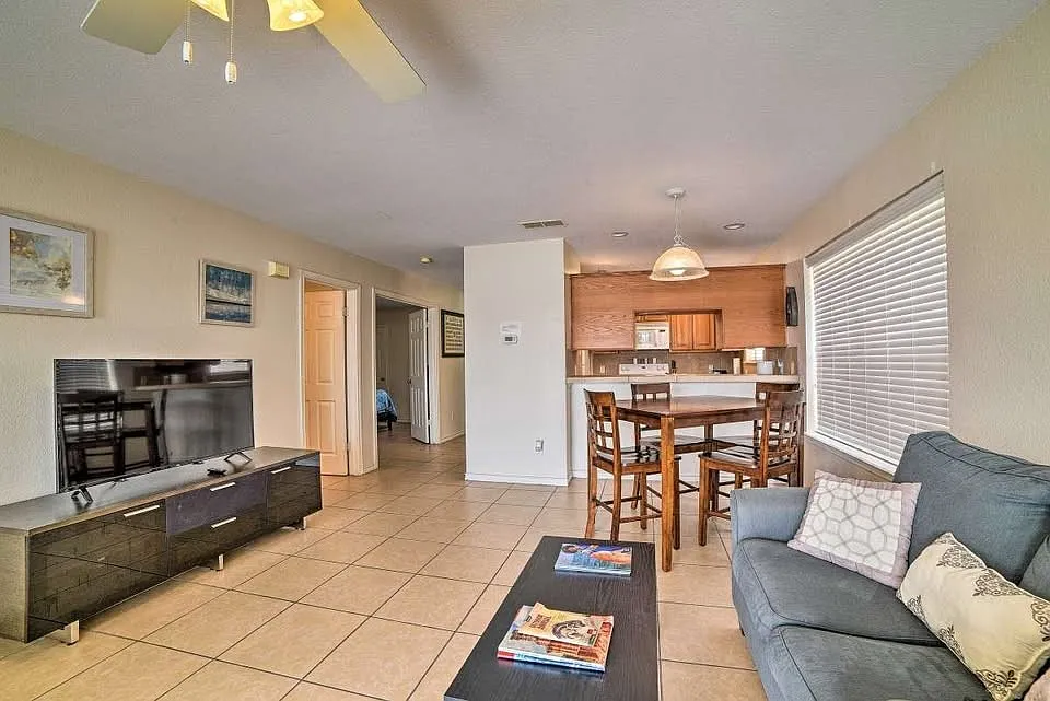 2 bed, 1027 sqft, $1,800 — Photo 4
