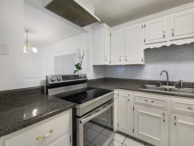 3210 Orleans Dr #8 — Photo 8