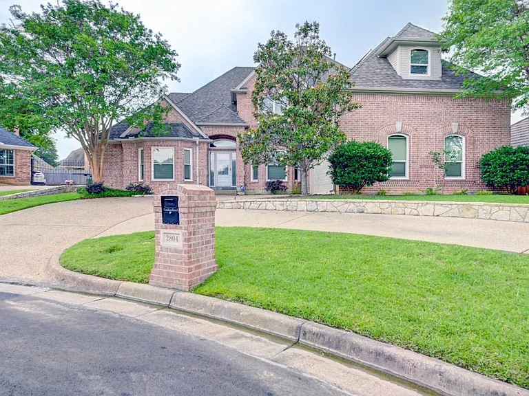 2804 Vermont Ct — Photo 1