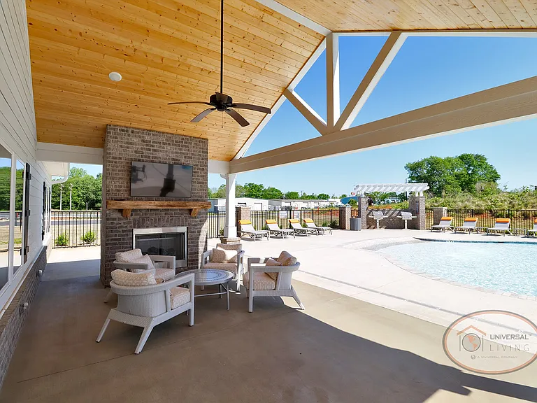 Poolside Lounge