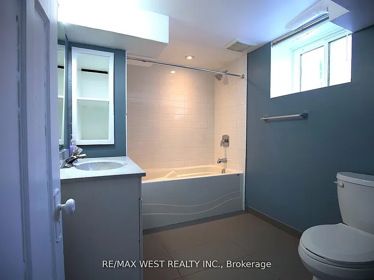 32 Beatrice St #BASEMENT — Photo 9
