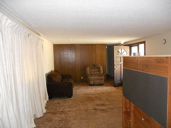 4th image of 2701 E Oakland Pl