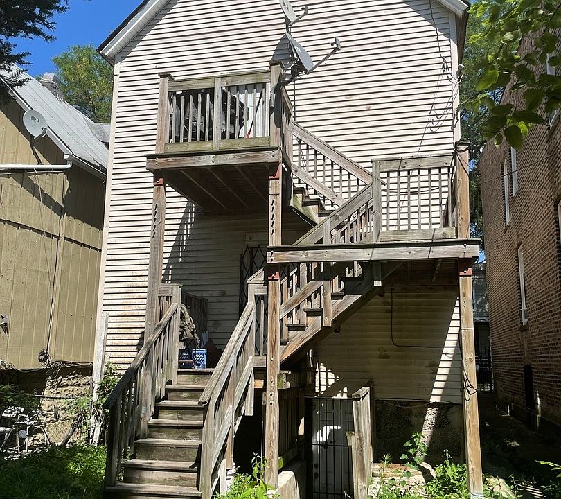 2nd image of 6026 S May St