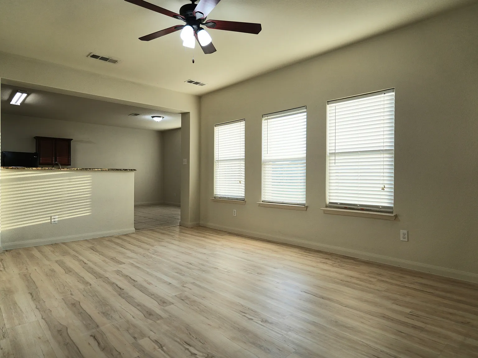 3 bed, 2.5 bath, 2050 sqft, $1,875 — Photo 2