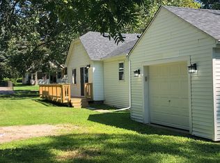 571 Crescent Lake Rd, Waterford, MI 48327