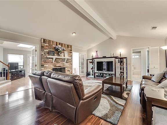 5th image of 2301 Lawndale Dr