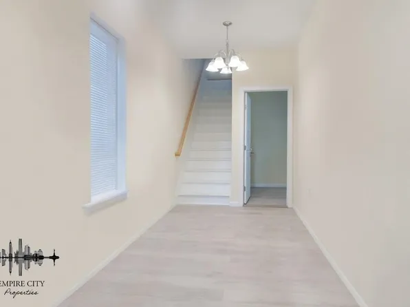 3743 Neptune Avenue image 9 of 20