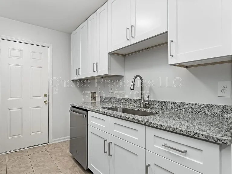 2611 Holton Ave #4 — Photo 4