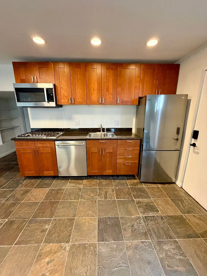643 Edna Street — Photo 3