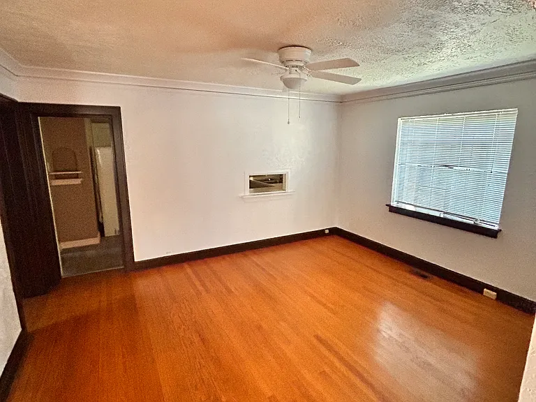 533 N Church St — Photo 3