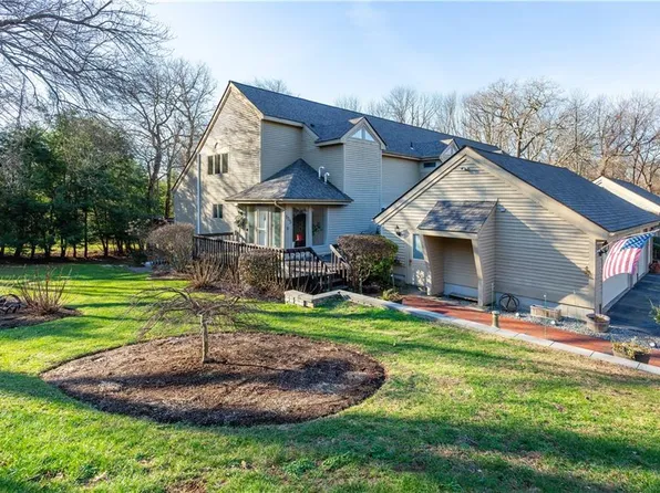135 Pine Glen Dr, East Greenwich, RI 02818