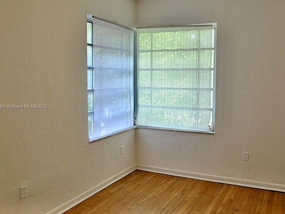 4th image of 905 Michigan Ave APT 2