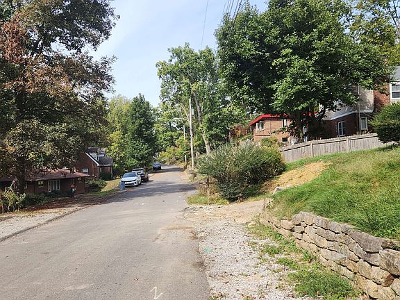 4th image of 2513 Woodland Ave SW