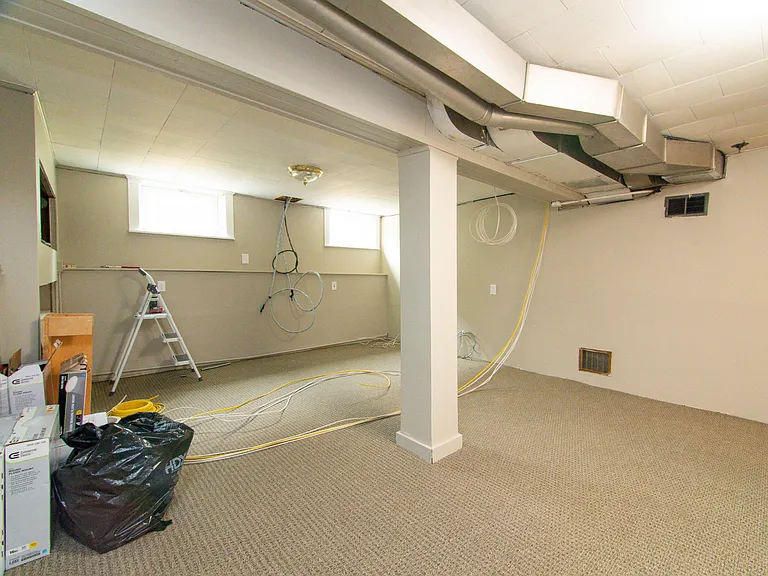 48 Oak Square Ave #1 — Photo 33