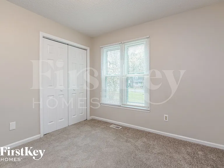 1909 Red Oak Ln — Photo 14